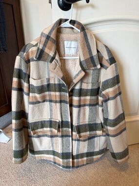 American Eagle Plaid Sherpa-Lined Jacket in Cream, Olive, Tan